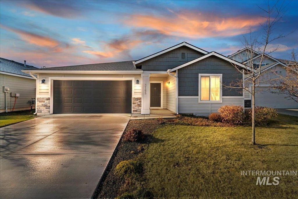 Photo of 3165 N Saratov Way, Kuna, ID 83634 (MLS # 98972187)