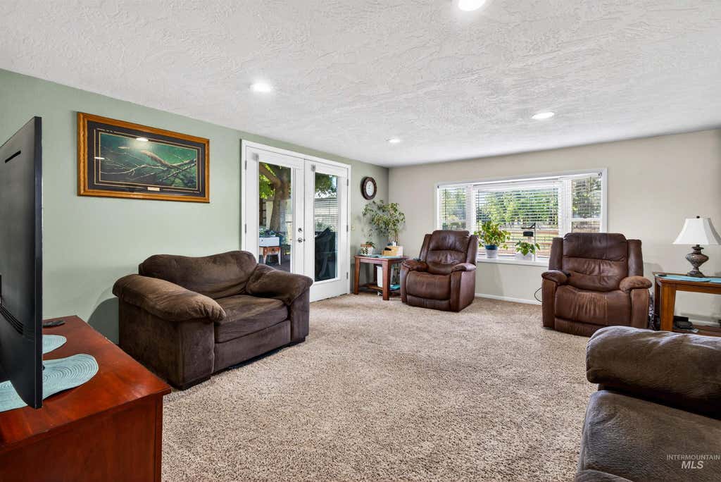 Photo of 930 N 11th St, Payette, ID 83661 (MLS # 98994299)