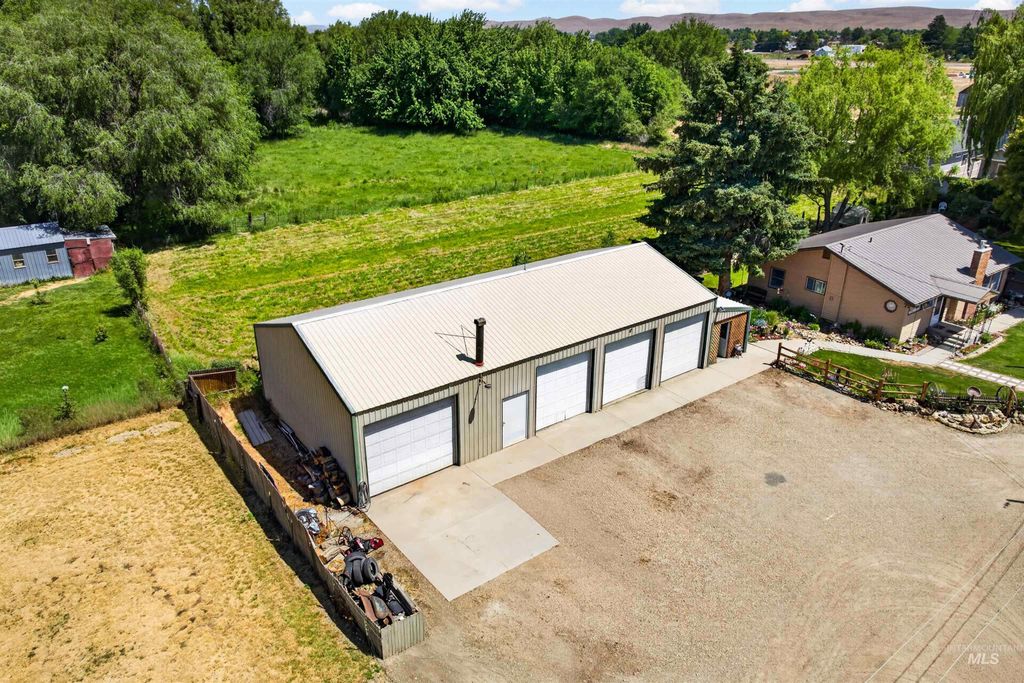 Photo of 930 N 11th St, Payette, ID 83661 (MLS # 98994299)