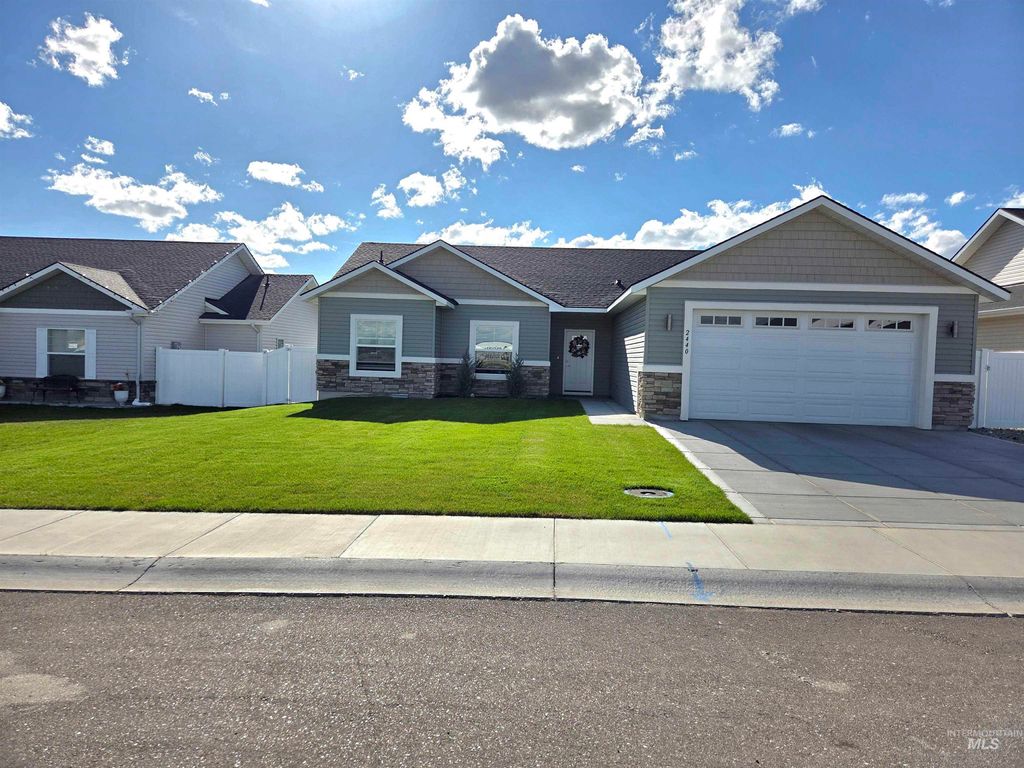 Photo of 2440 Lotus Ave, Burley, ID 83318 (MLS # 98982981)