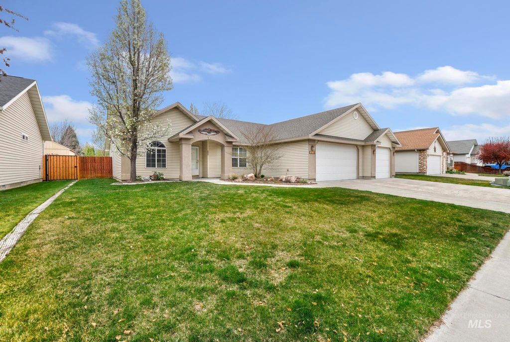 Photo of 2296 Julie Ln, Twin Falls, ID 83301 (MLS # 98980211)