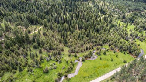 Photo of 41 Clear Creek Road, Cascade, ID 83611 (MLS # 98915150)