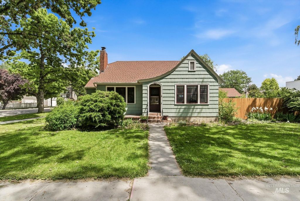 Photo of 1801 Dearborn St, Caldwell, ID 83605 (MLS # 98986261)