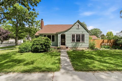 Photo of 1801 Dearborn St, Caldwell, ID 83605 (MLS # 98986261)