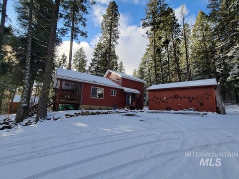 Photo of 617 West Mountain Rd, Cascade, ID 83611 (MLS # 98970754)