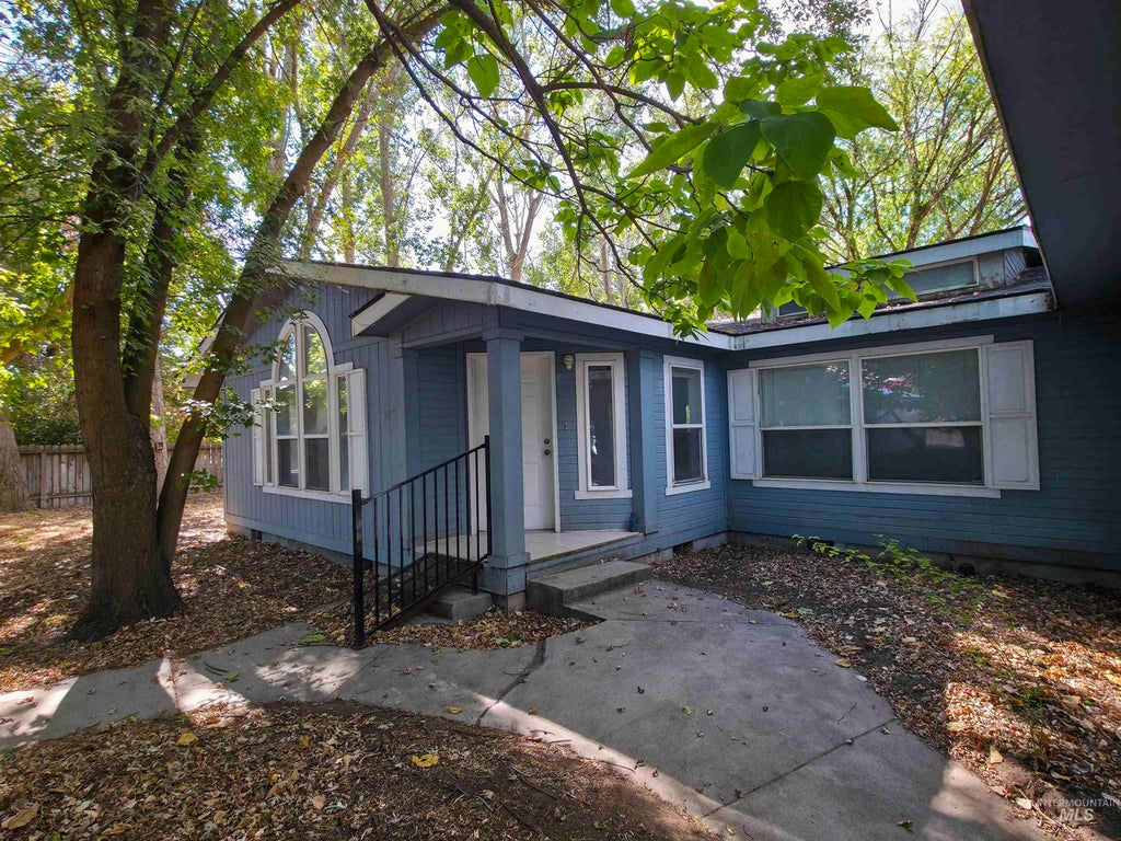 Photo of 1215 W 7th St, Weiser, ID 83672 (MLS # 99001655)
