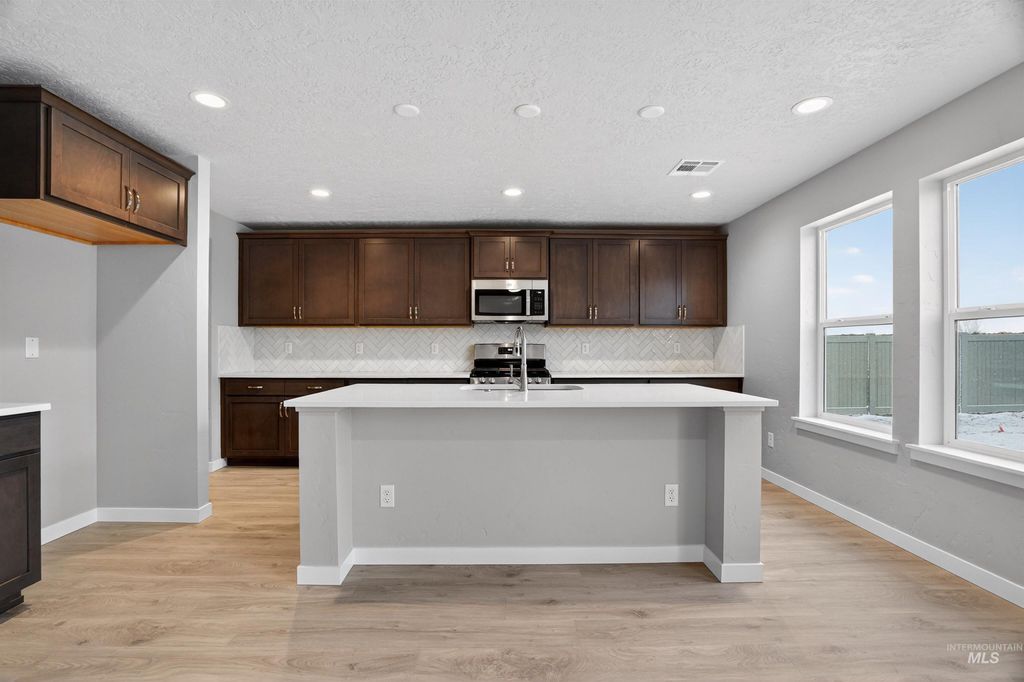 Photo of 4415 Dawnstar Ave, Caldwell, ID 83607 (MLS # 98982143)