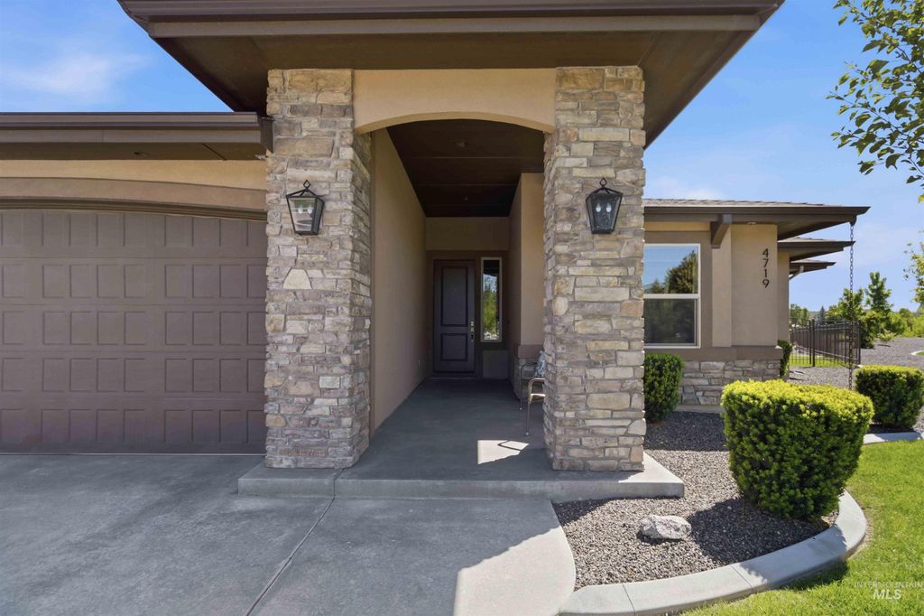 Photo of 4719 W Braveheart St, Eagle, ID 83616 (MLS # 98986488)