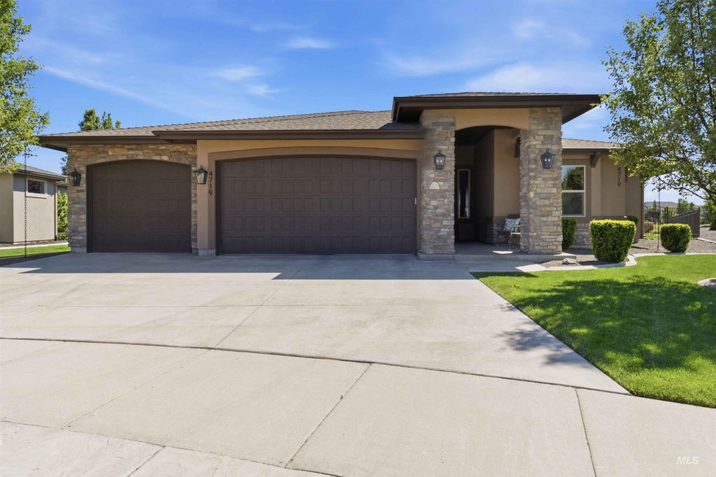 Photo of 4719 W Braveheart St, Eagle, ID 83616 (MLS # 98986488)