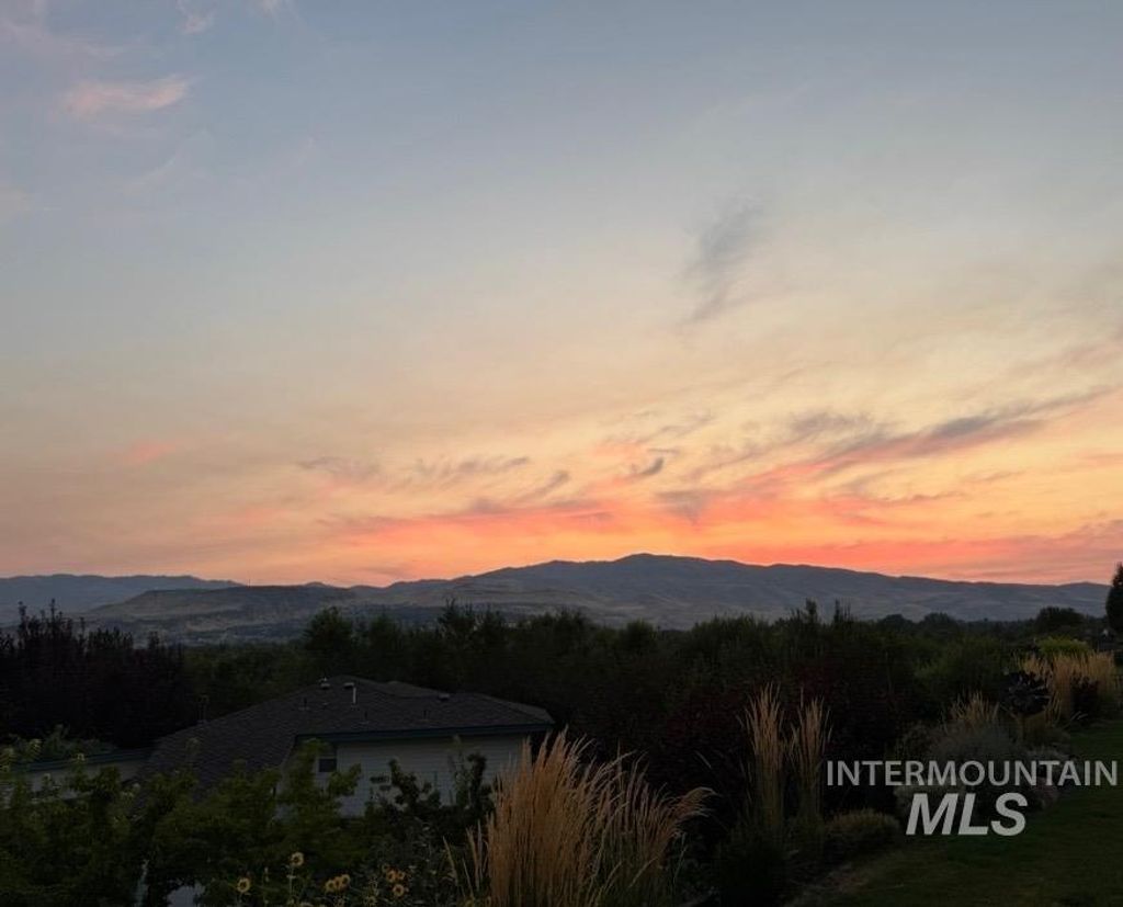 Photo of 318 E Lake Rim Lane, Boise, ID 83716 (MLS # 98979723)