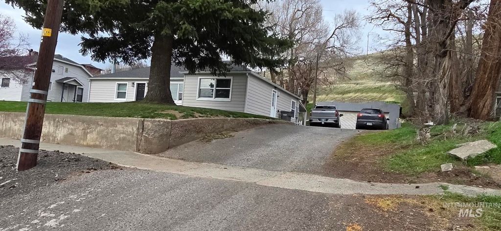 Photo of 1269 Main Street, Pomeroy, WA 99347 (MLS # 98977659)