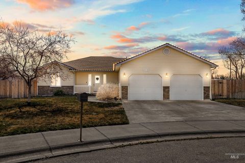 Photo of 215 NE Rosa Court, Mountain Home, ID 83647 (MLS # 98979437)