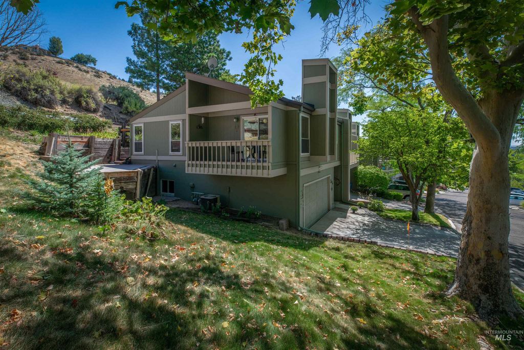 Photo of 5092 N Wildrye Dr, Boise, ID 83703 (MLS # 98965165)