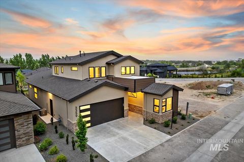 Photo of 3359 E Warm Springs Ave, Boise, ID 83716 (MLS # 98956424)