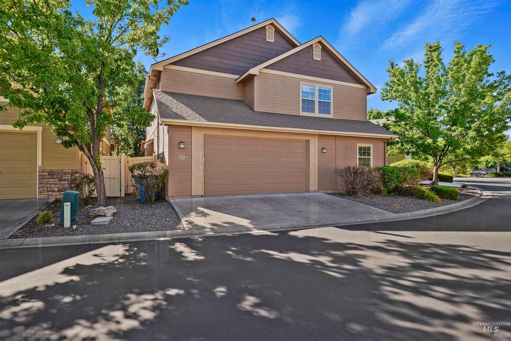 Photo of 30 N Arrow Creek Ln, Eagle, ID 83616 (MLS # 98968670)