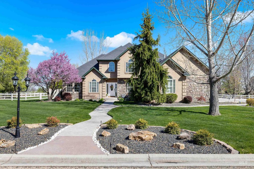 Photo of 4618 W Saddle Ridge Dr, Nampa, ID 83687 (MLS # 98981383)