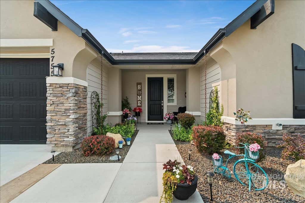 Photo of 5755 W Montage Ct, Eagle, ID 83616 (MLS # 98995893)