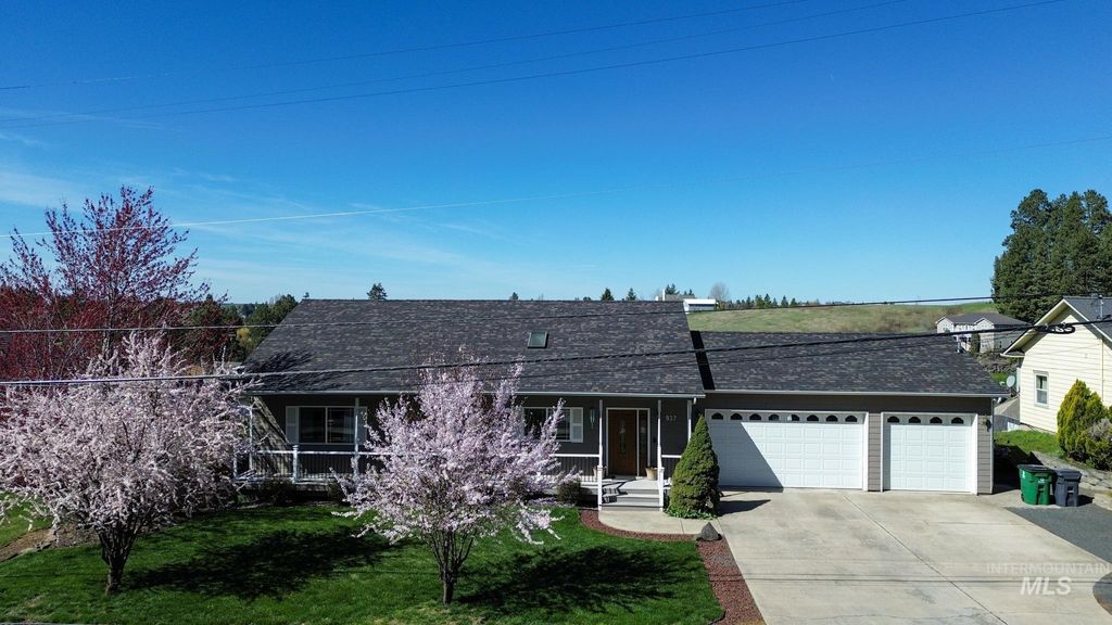 Photo of 937 Orchard Ave, Moscow, ID 83843 (MLS # 98981985)