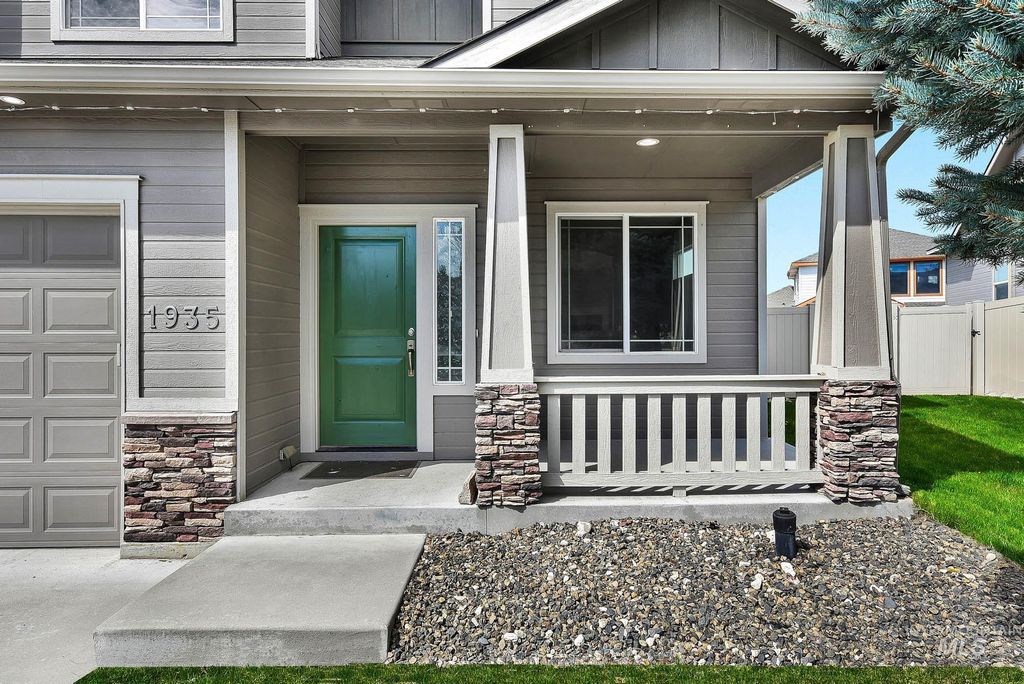Photo of 1935 S Sandcrest Way, Nampa, ID 83686 (MLS # 98981963)
