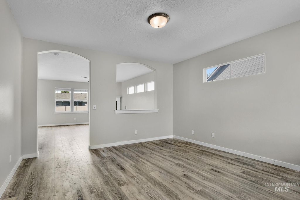 Photo of 1935 S Sandcrest Way, Nampa, ID 83686 (MLS # 98981963)