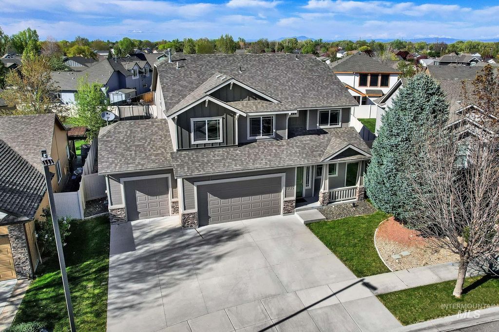 Photo of 1935 S Sandcrest Way, Nampa, ID 83686 (MLS # 98981963)