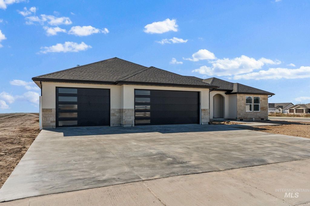 Photo of 1325 20th Ave E, Jerome, ID 83338 (MLS # 98978267)