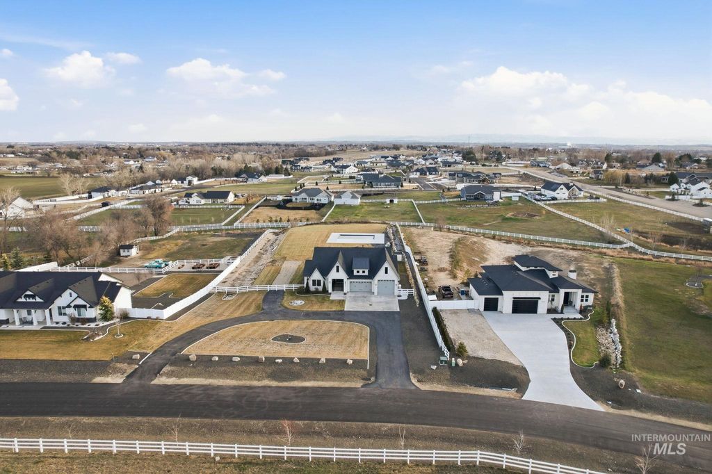 Photo of 14947 Red Barn Ct, Caldwell, ID 83607 (MLS # 98976336)