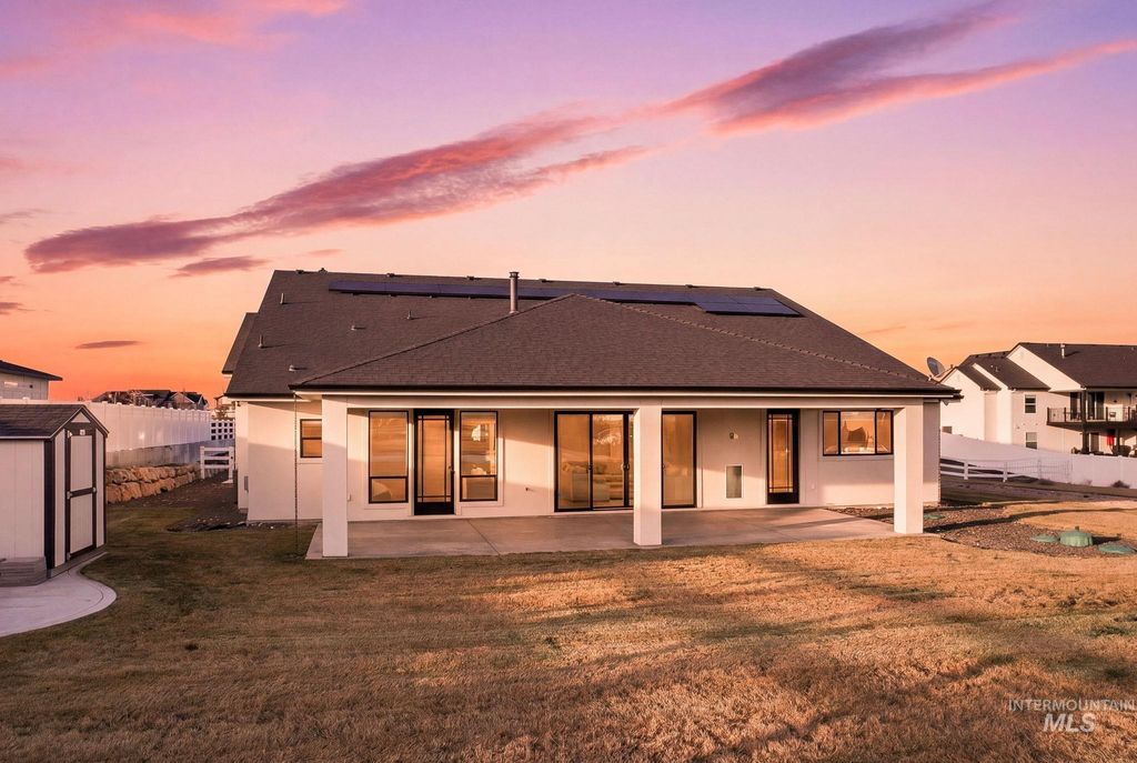 Photo of 14947 Red Barn Ct, Caldwell, ID 83607 (MLS # 98976336)