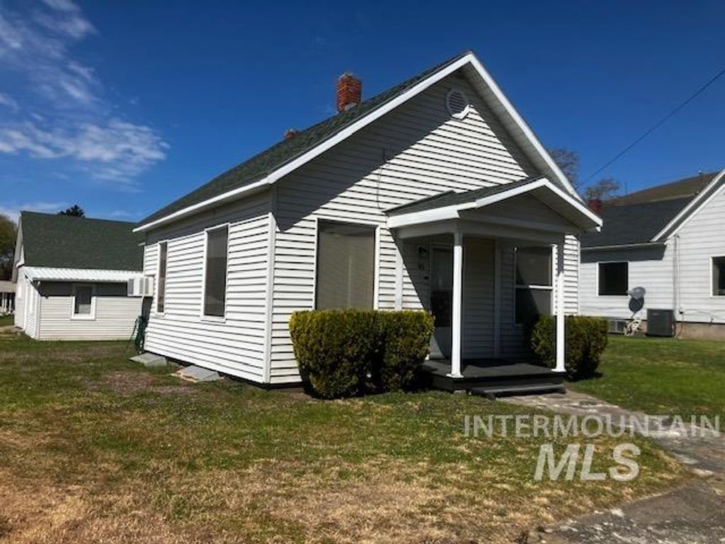 Photo of 90 15th Street, Pomeroy, WA 99347 (MLS # 98983817)