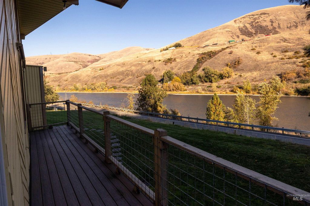 Photo of 18699 Family Lane, Lenore, ID 83541 (MLS # 98966032)