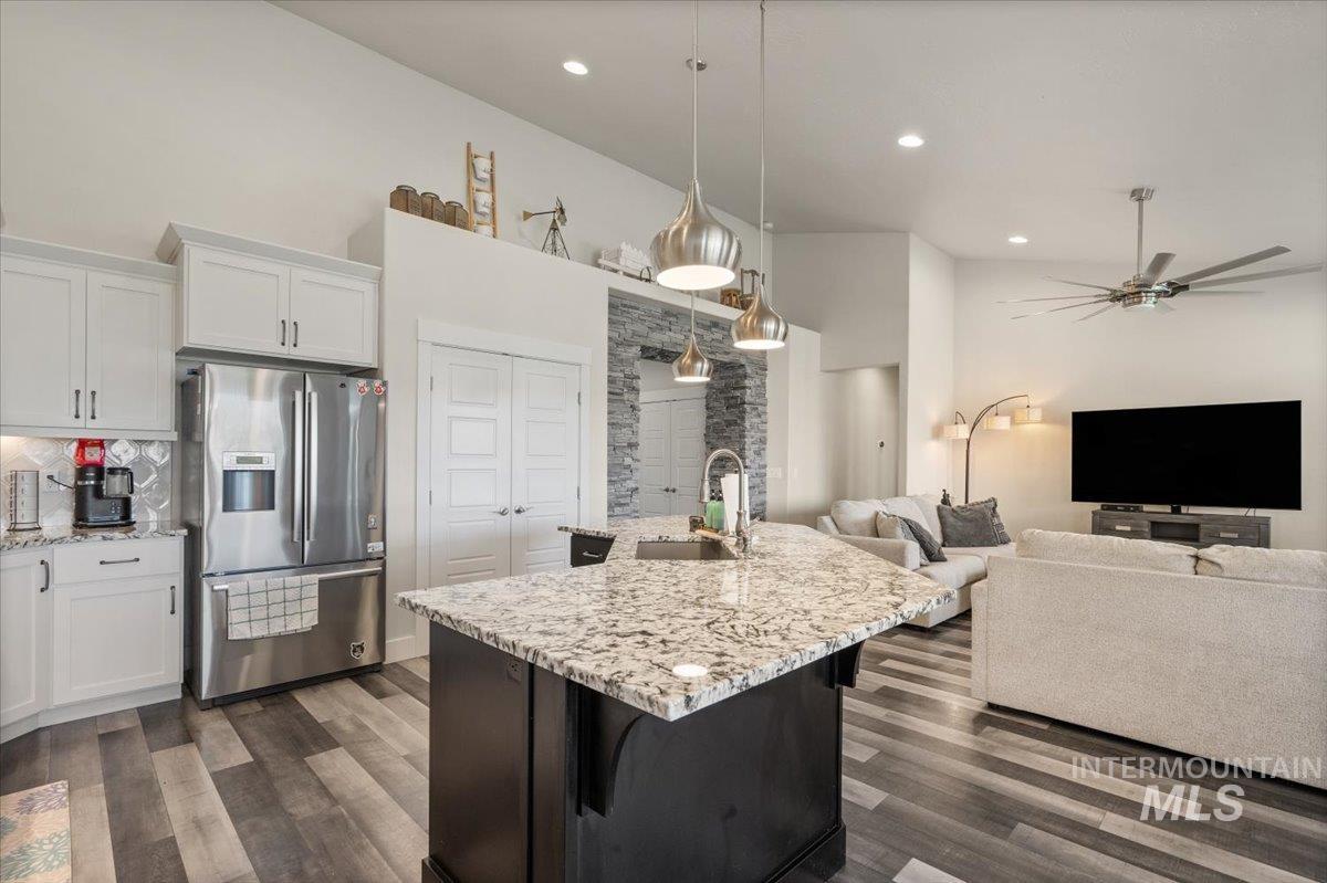 Bosch refrigerator comes with the house.