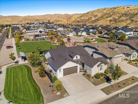 Photo of 5680 W Hopwood Street, Eagle, ID 83714 (MLS # 98962934)