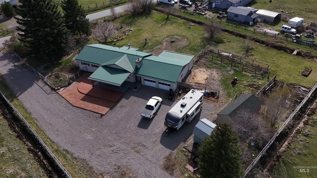 Photo of 7 Apache Way, Salmon, ID 83647 (MLS # 98981660)