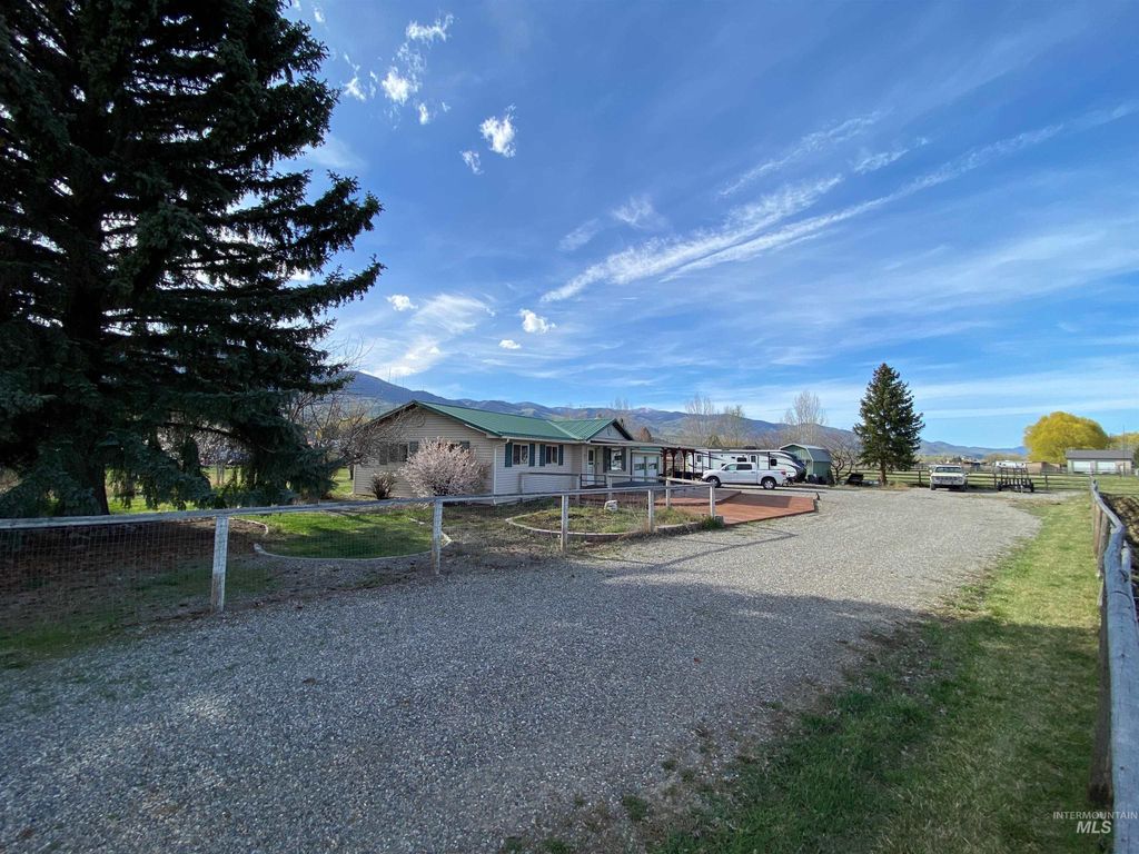 Photo of 7 Apache Way, Salmon, ID 83647 (MLS # 98981660)