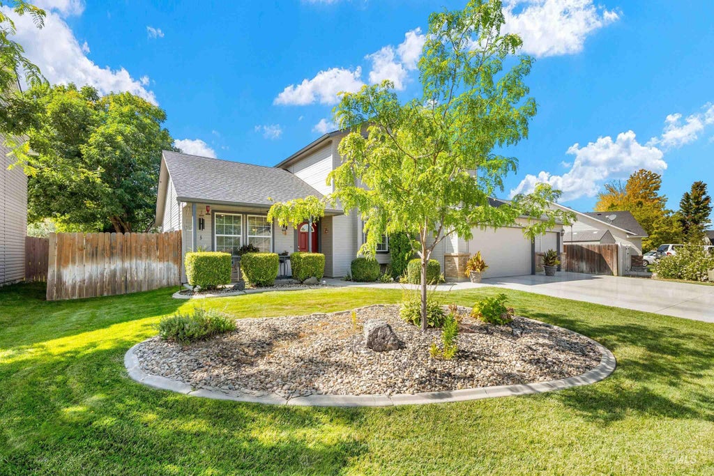 Photo of 301 N Summerwind Dr, Nampa, ID 83651 (MLS # 99000699)