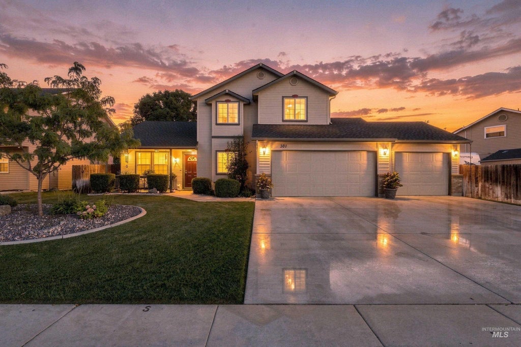 Photo of 301 N Summerwind Dr, Nampa, ID 83651 (MLS # 99000699)