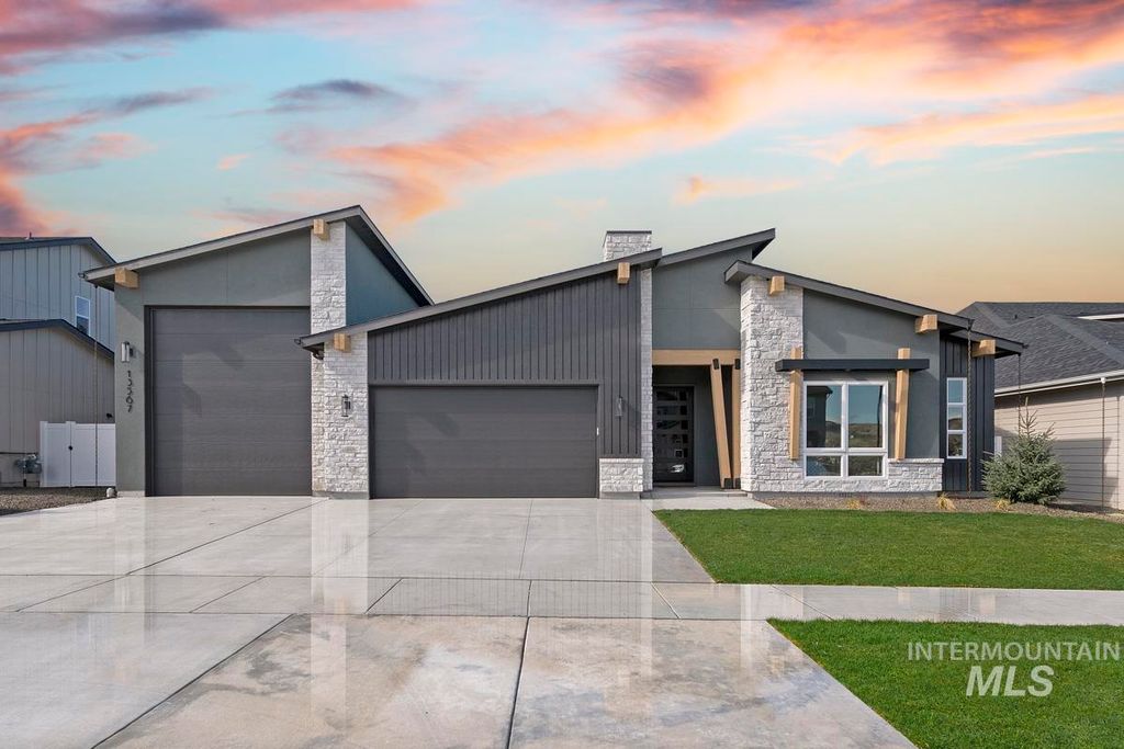 Photo of 13567 N Ruffed Grouse Ct, Boise, ID 83714 (MLS # 98962611)