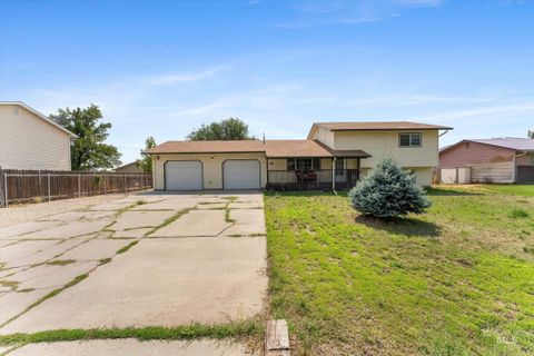 Photo of 115 NW Wilson Circle, Mountain Home, ID 83647 (MLS # 98961297)