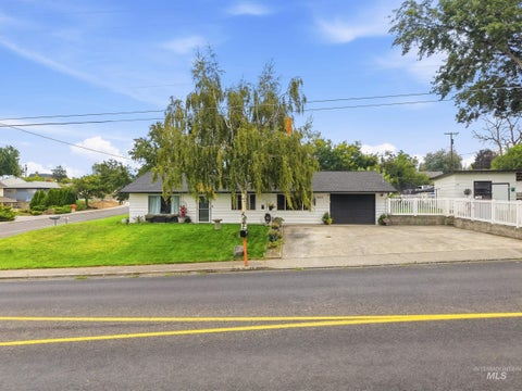 Photo of 1803 14th St, Lewiston, ID 83501 (MLS # 99001448)