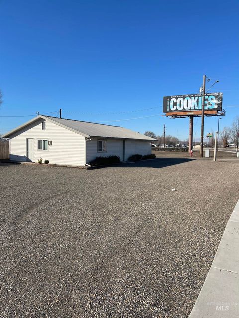 Photo of 1715 N Oregon St, Ontario, OR 97914 (MLS # 98932848)