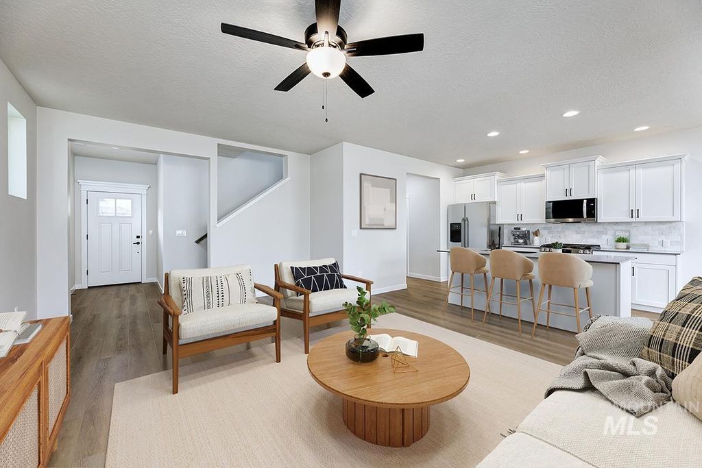 Photo of 224 W Broyhill St, Meridian, ID 83642 (MLS # 98970414)