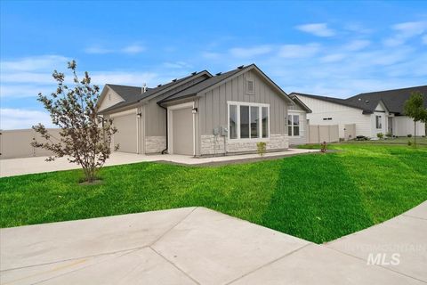 Photo of 600 Fallen Leaf Ave, New Plymouth, ID 83655 (MLS # 98988386)