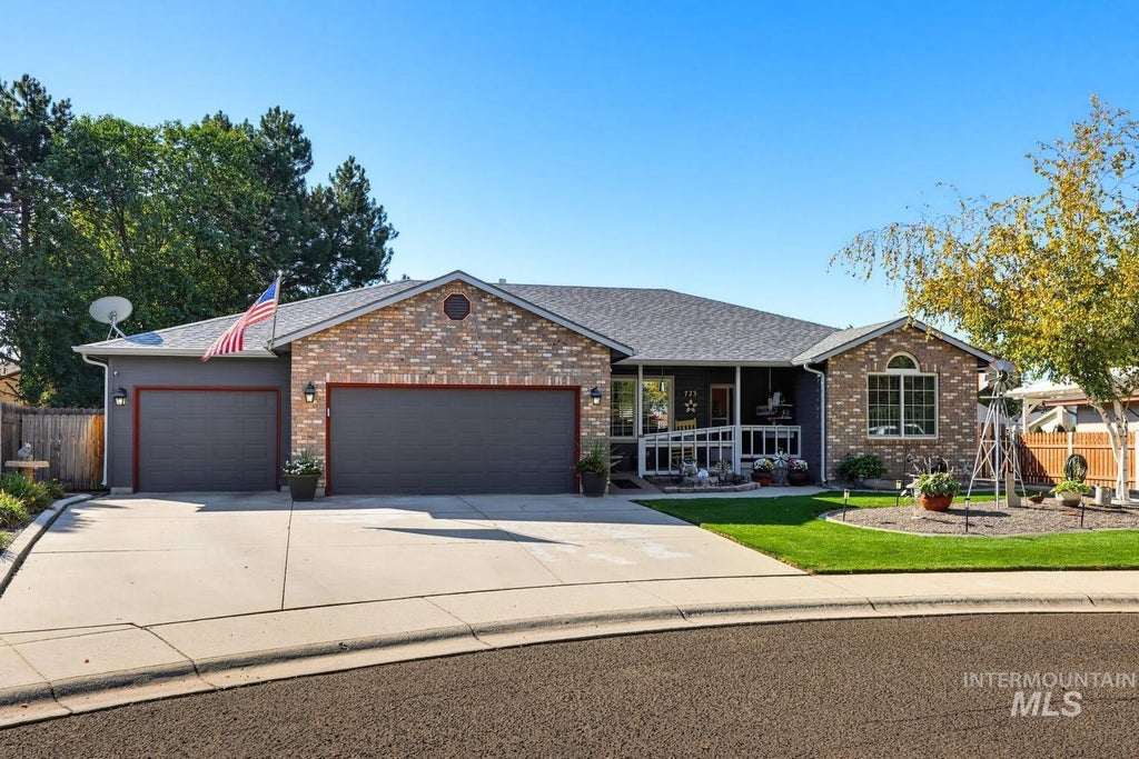 Photo of 723 Roberts Ave, Nampa, ID 83651 (MLS # 99004351)