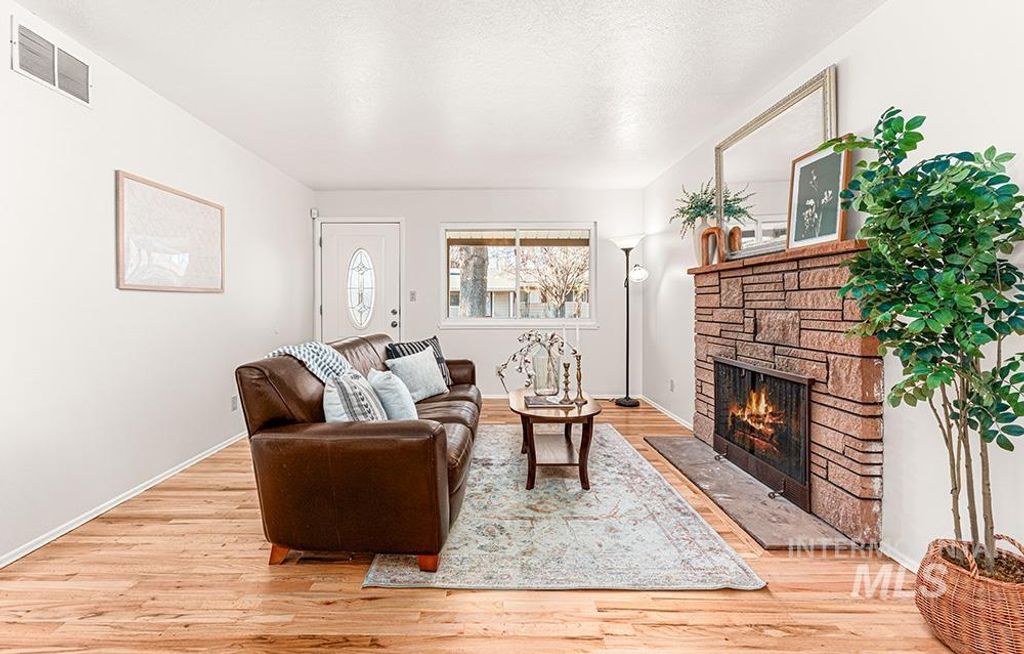 Photo of 3418 N Red Oak Dr, Boise, ID 83703 (MLS # 98969057)