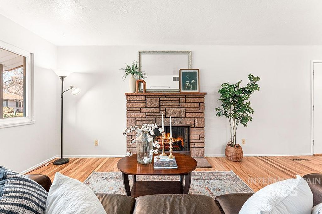 Photo of 3418 N Red Oak Dr, Boise, ID 83703 (MLS # 98969057)