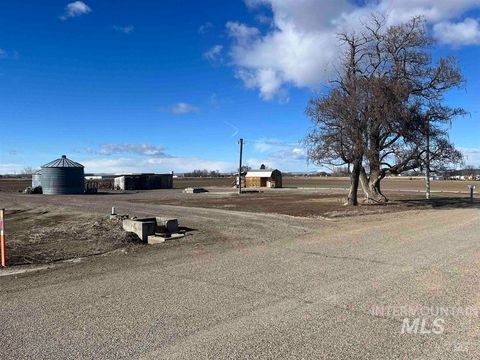 Photo of 6613 Denver Rd, Fruitland, ID 83619 (MLS # 98936646)
