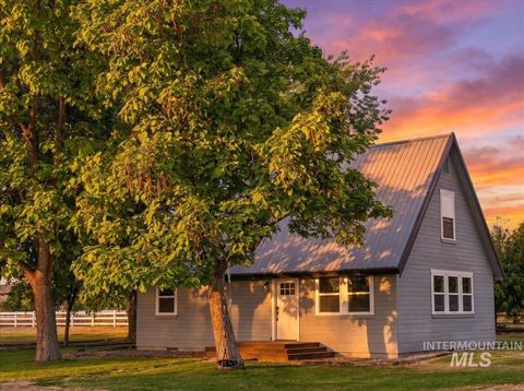 Photo of 3430 Gem Ave, Emmett, ID 83617 (MLS # 98991476)