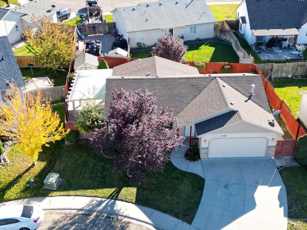 Photo of 1220 Redtail Ct, Caldwell, ID 83607 (MLS # 98966103)