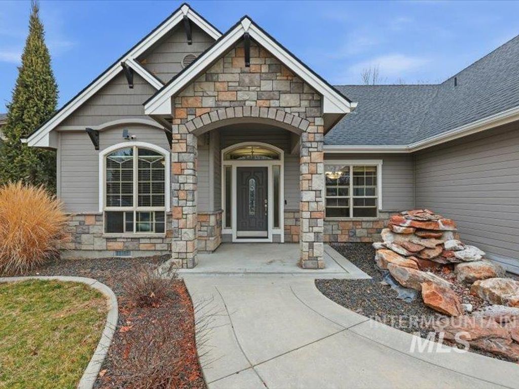 Photo of 2684 W Lost Rapids, Meridian, ID 83646 (MLS # 98975309)