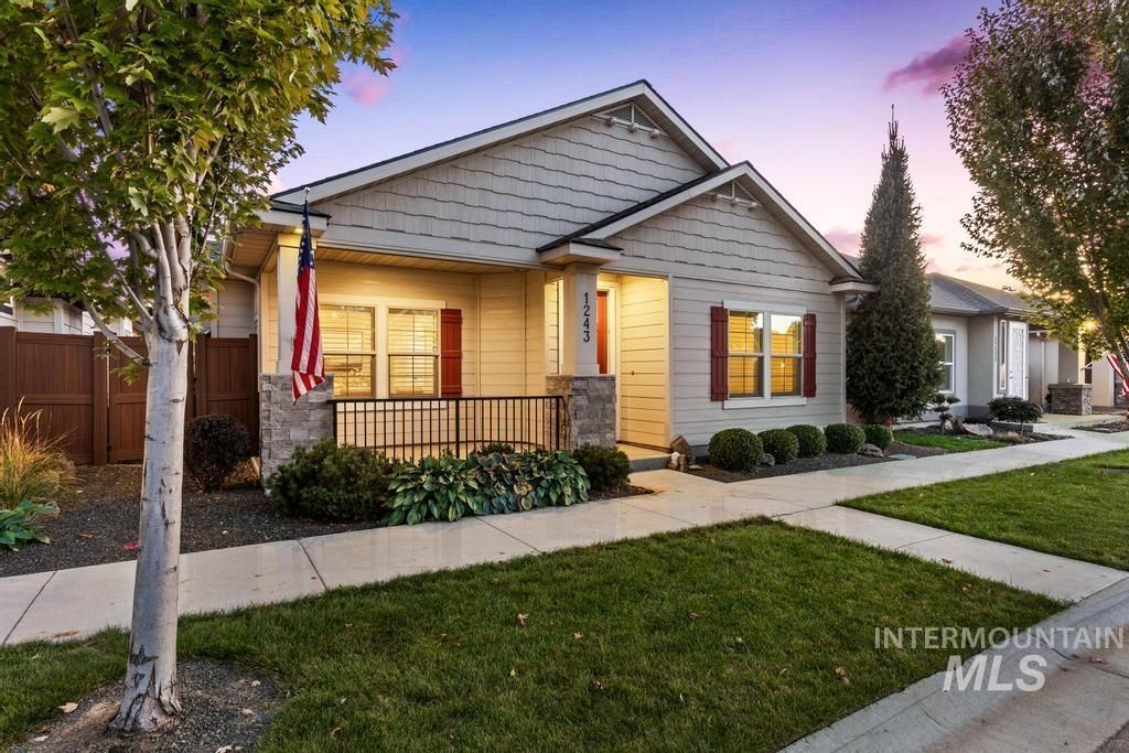 Photo of 1243 N Prairiefire St, Meridian, ID 83646 (MLS # 98965545)